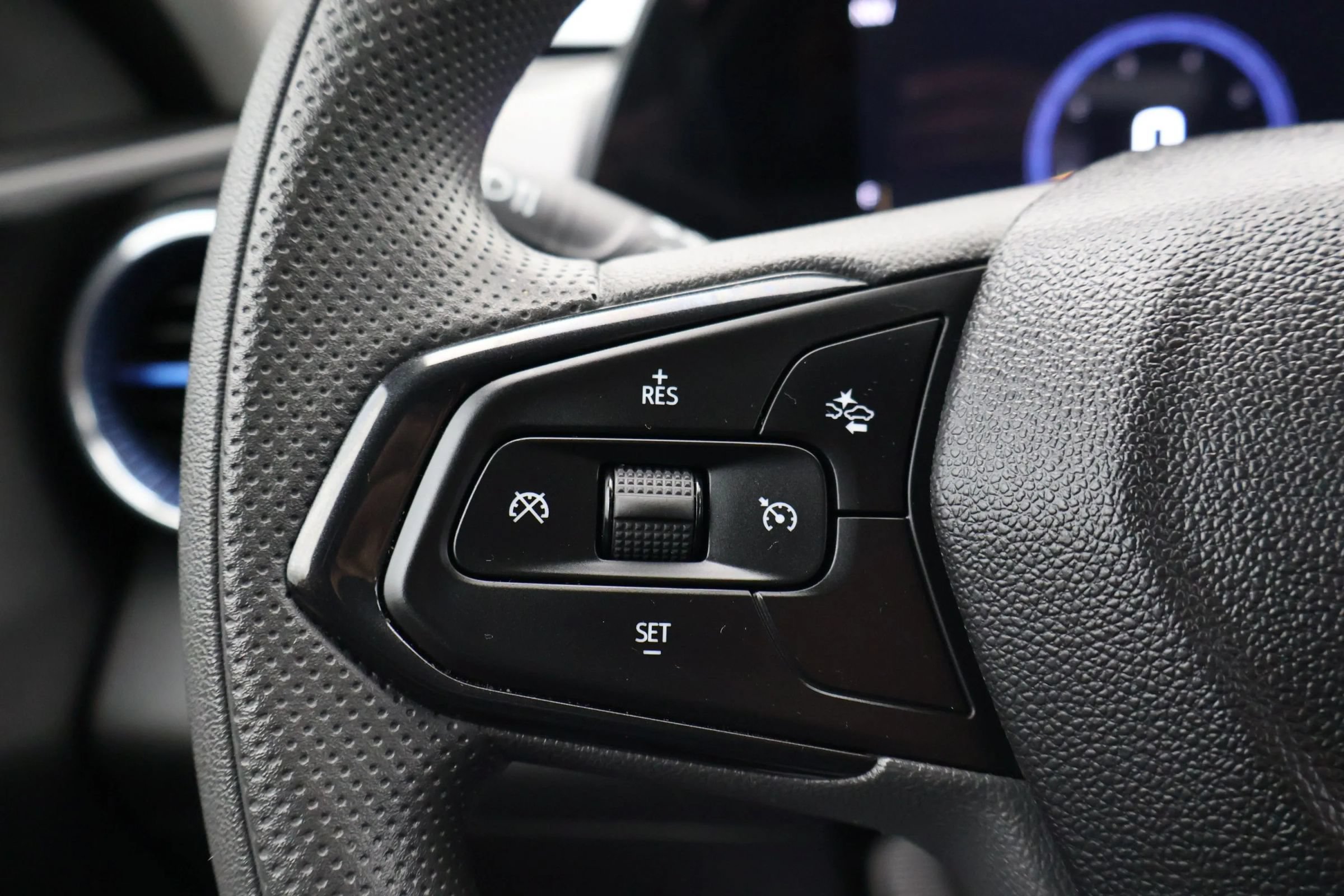 Used 2026 Chevrolet Trax LT FWD image 24