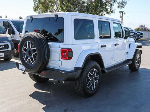 New 2026 Jeep Wrangler Unlimited Sahara AWD/4WD image 9
