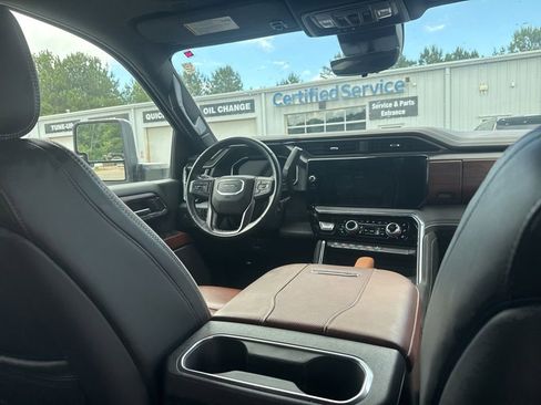 Used 2024 GMC Sierra 3500 Denali Ultimate AWD/4WD image 11