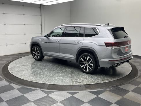 Used 2024 Volkswagen Atlas SEL Premium R-Line AWD/4WD image 2