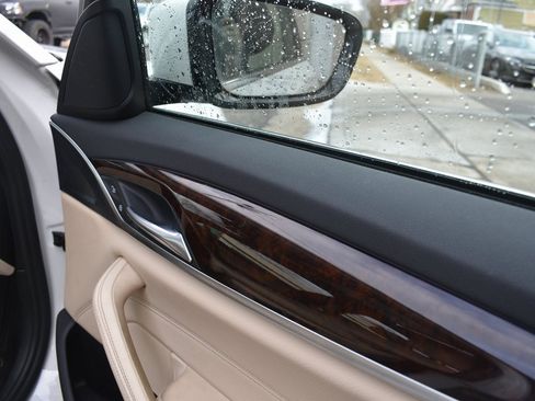 Used 2018 BMW 530e xDrive w/ Premium Package 2 image 22