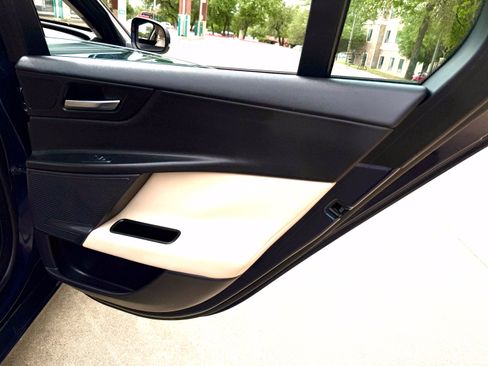 Used 2018 Jaguar XE RWD image 12