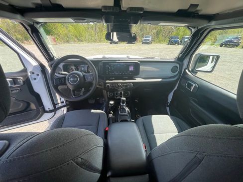 Used 2025 Jeep Wrangler Unlimited Sport AWD/4WD image 3