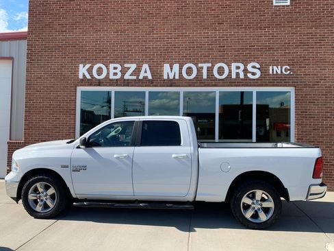 Used 2019 RAM 1500 Big Horn AWD/4WD image 2