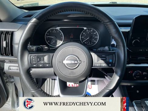 Used 2025 Nissan Pathfinder SL AWD/4WD image 14