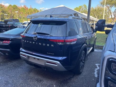 Used 2024 Nissan Pathfinder Platinum image 3