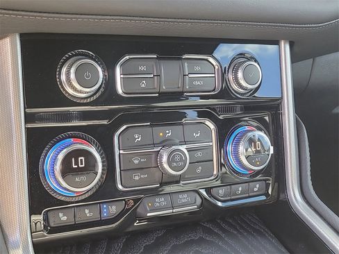 Used 2024 GMC Yukon XL Denali w/ Denali Reserve Package image 27