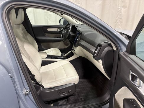 Used 2020 Volvo XC40 T5 Momentum AWD/4WD image 8