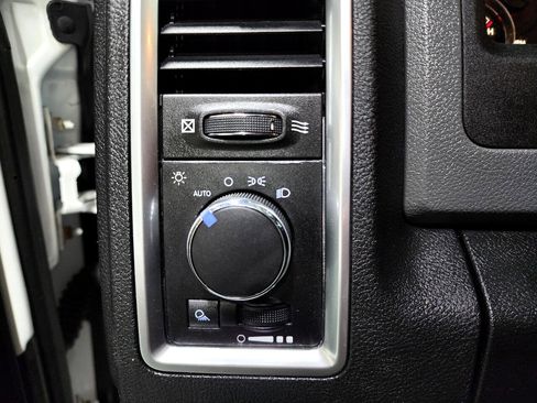 Used 2013 RAM 1500 Classic SLT w/ Premium Display Pkg image 32