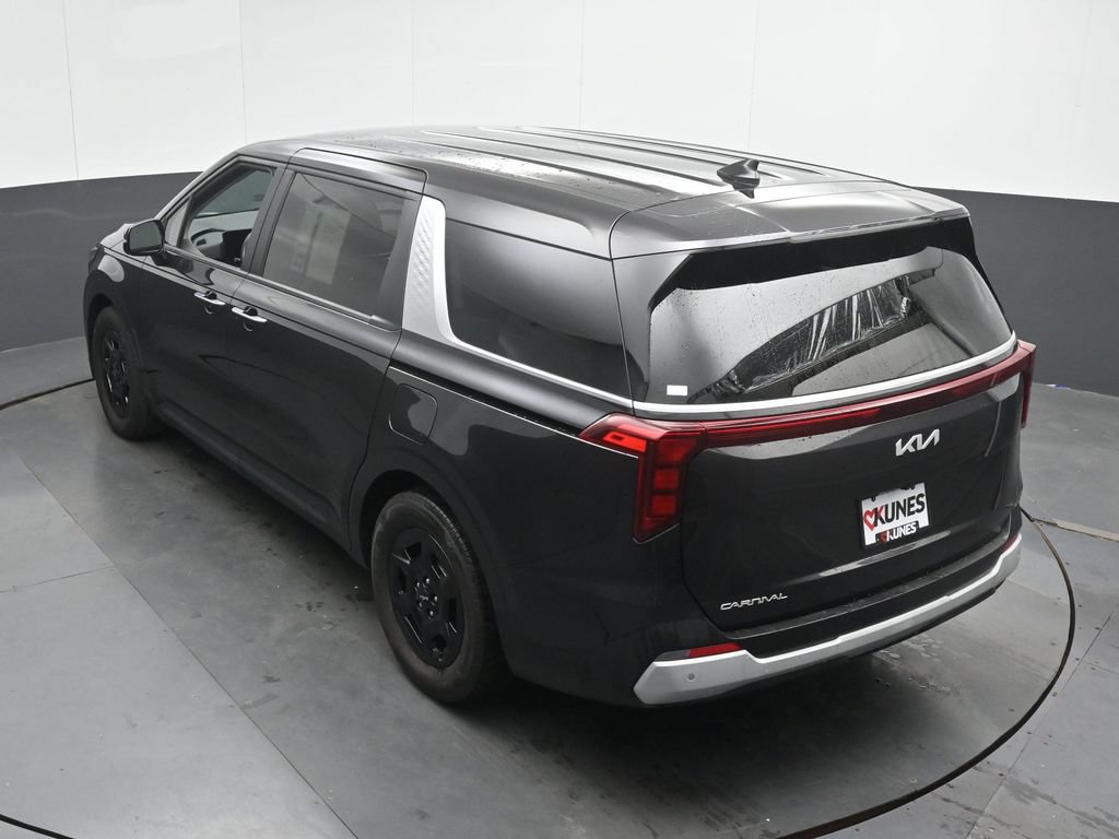 Used 2025 Kia Carnival FWD image 40