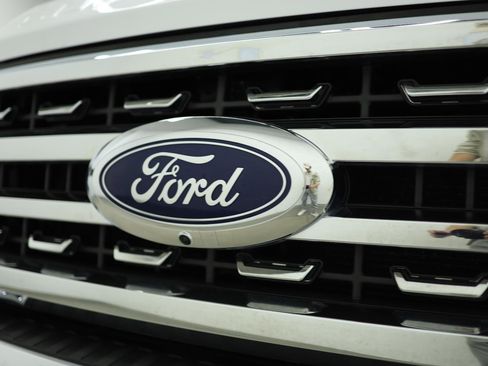 Used 2023 Ford F350 Lariat image 23