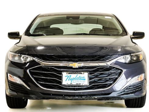 Used 2025 Chevrolet Malibu LT FWD image 2