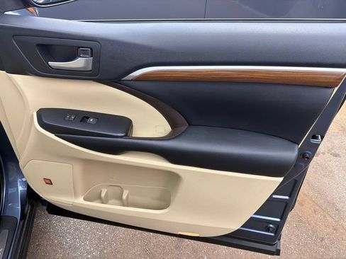 Used 2019 Toyota Highlander Limited AWD/4WD image 28