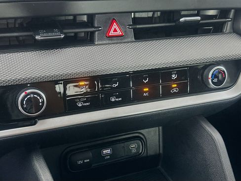 Used 2025 Kia Sportage LX image 22