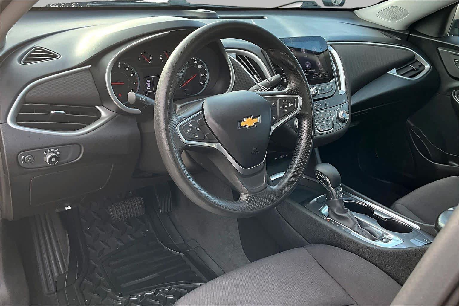 Used 2022 Chevrolet Malibu LT FWD image 18