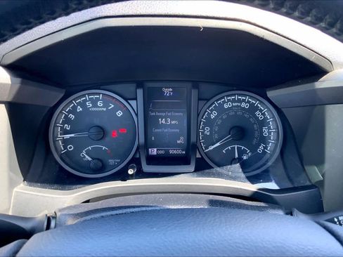 Used 2018 Toyota Tacoma TRD Off-Road image 25