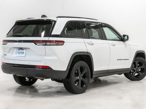 Used 2024 Jeep Grand Cherokee Altitude image 31