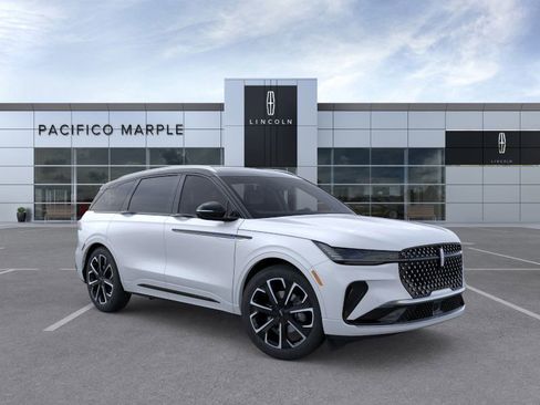 New 2026 Lincoln Nautilus Reserve image 7