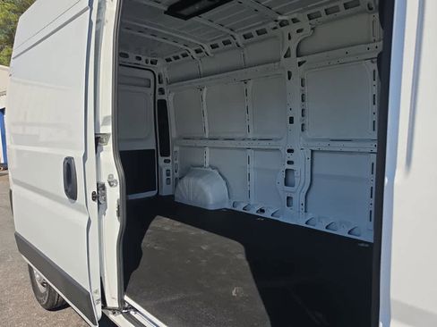 Used 2026 RAM ProMaster 2500 w/ Convenience Group FWD image 27