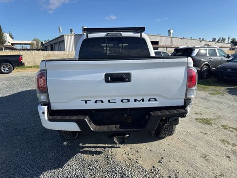 Used 2020 Toyota Tacoma TRD Off-Road w/ Technology Package image 6