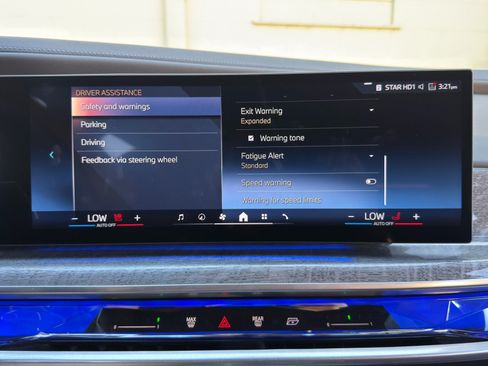 Used 2024 BMW 740i w/ Premium Package 2 RWD image 35