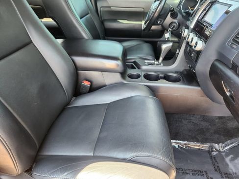 Used 2018 Toyota Sequoia TRD Sport AWD/4WD image 5