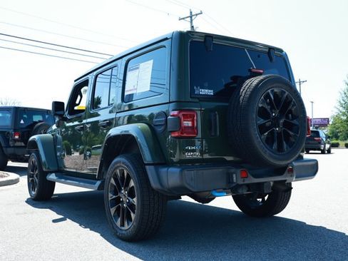 Used 2022 Jeep Wrangler Unlimited Sahara w/ Cold Weather Group AWD/4WD image 8