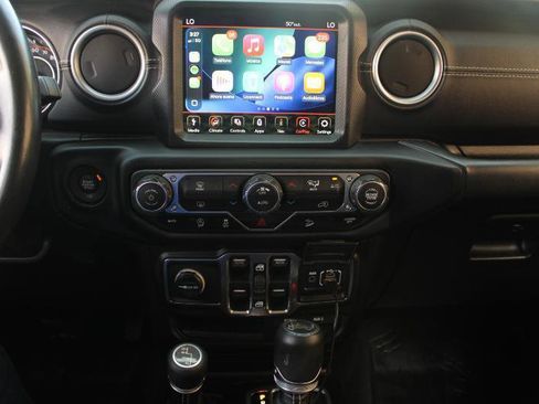 Used 2018 Jeep Wrangler Unlimited Sahara AWD/4WD image 18