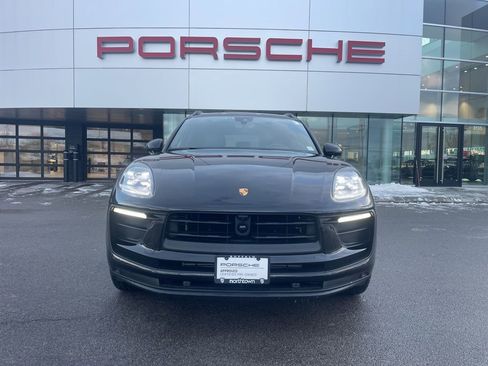 Certified 2025 Porsche Macan image 12