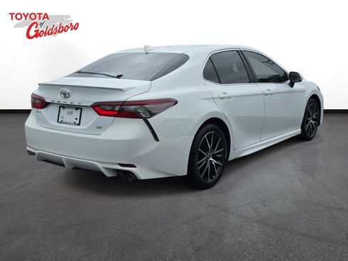 Used 2023 Toyota Camry SE FWD image 5