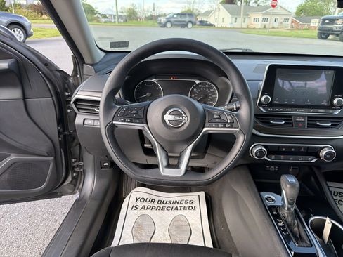 Used 2024 Nissan Altima 2.5 SV FWD image 16