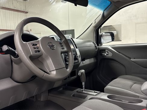 Used 2019 Nissan Frontier SV image 6
