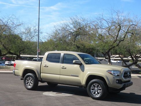 Used 2016 Toyota Tacoma SR5 w/ SR5 Appearance Package (SN) image 4