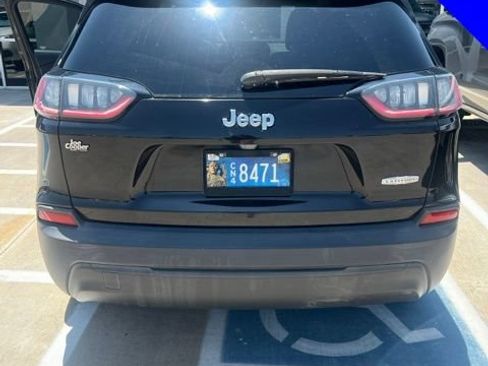 Used 2019 Jeep Cherokee Latitude w/ Popular Appearance Group FWD image 4