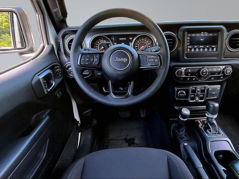 Certified 2023 Jeep Gladiator Sport AWD/4WD image 5