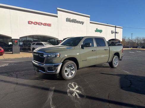 New 2026 RAM 1500 4x4 Crew Cab image 3