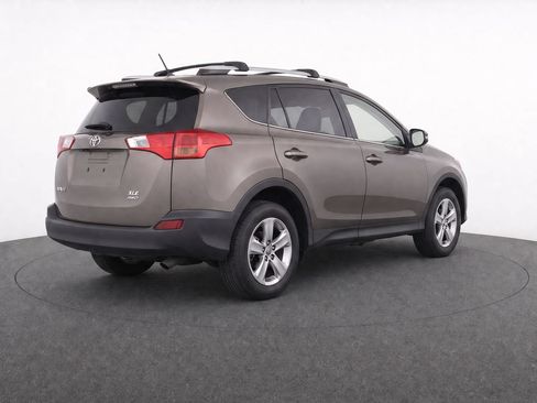 Used 2015 Toyota RAV4 XLE AWD/4WD image 4