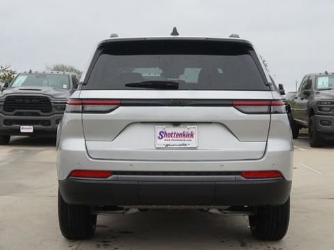 New 2026 Jeep Grand Cherokee Altitude RWD image 8