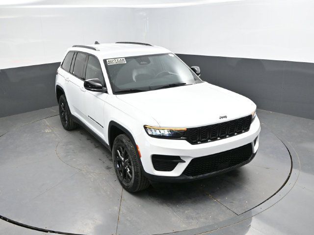 Used 2024 Jeep Grand Cherokee Altitude AWD/4WD image 41