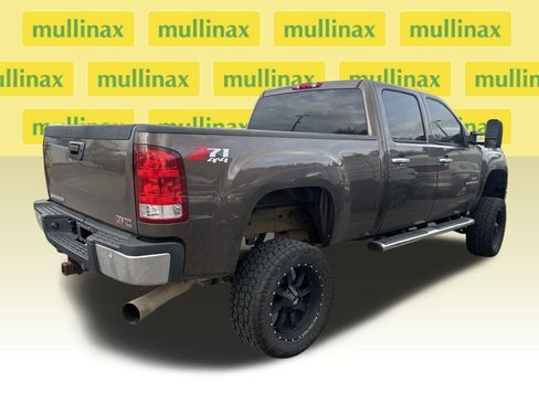 Used 2008 GMC Sierra 2500 SLT w/ Z71 Off-Road Package image 2