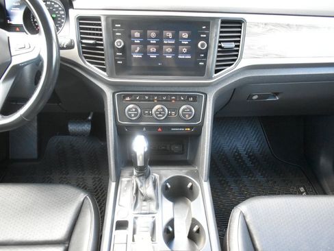 Used 2020 Volkswagen Atlas Cross Sport SE FWD image 19