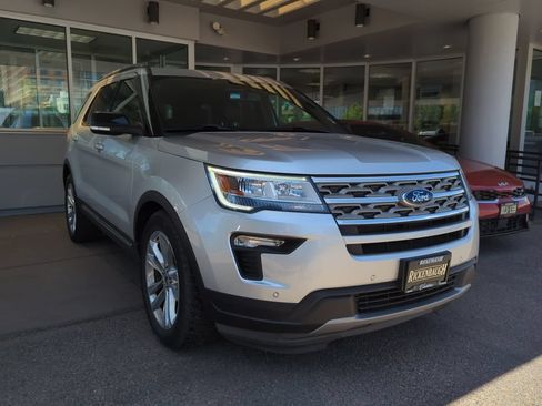 Used 2018 Ford Explorer XLT w/ Equipment Group 202A FWD image 1