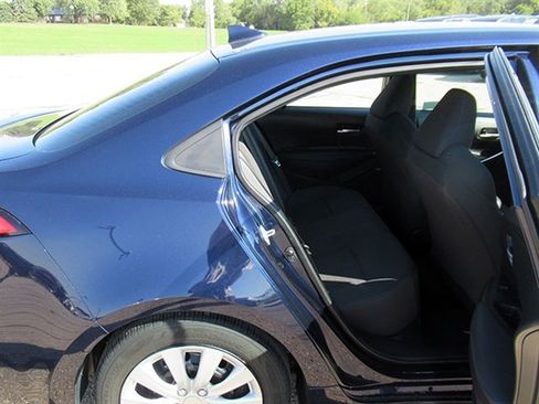 Used 2022 Toyota Corolla SE image 16