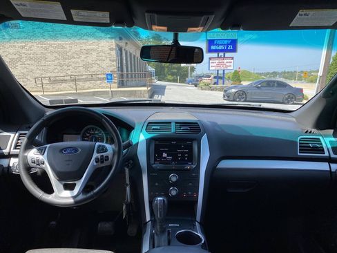 Used 2013 Ford Explorer XLT AWD/4WD image 25