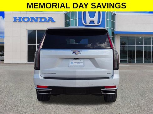 Used 2023 Cadillac Escalade Premium Luxury w/ Performance Package AWD/4WD image 4