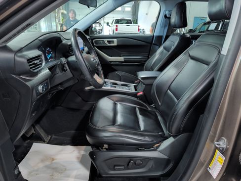 Used 2021 Ford Explorer XLT w/ Equipment Group 202A AWD/4WD image 7