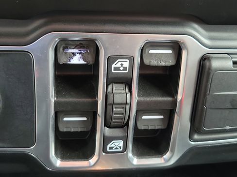 Used 2021 Jeep Wrangler Unlimited Sahara AWD/4WD image 22