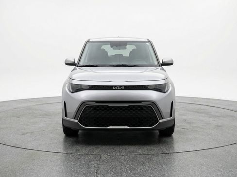 Used 2025 Kia Soul LX w/ LX Technology Package image 2