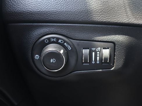 Used 2021 Jeep Compass Latitude FWD image 18