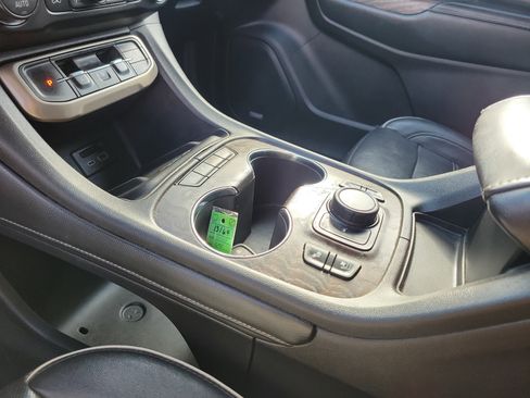 Used 2020 GMC Acadia Denali image 29